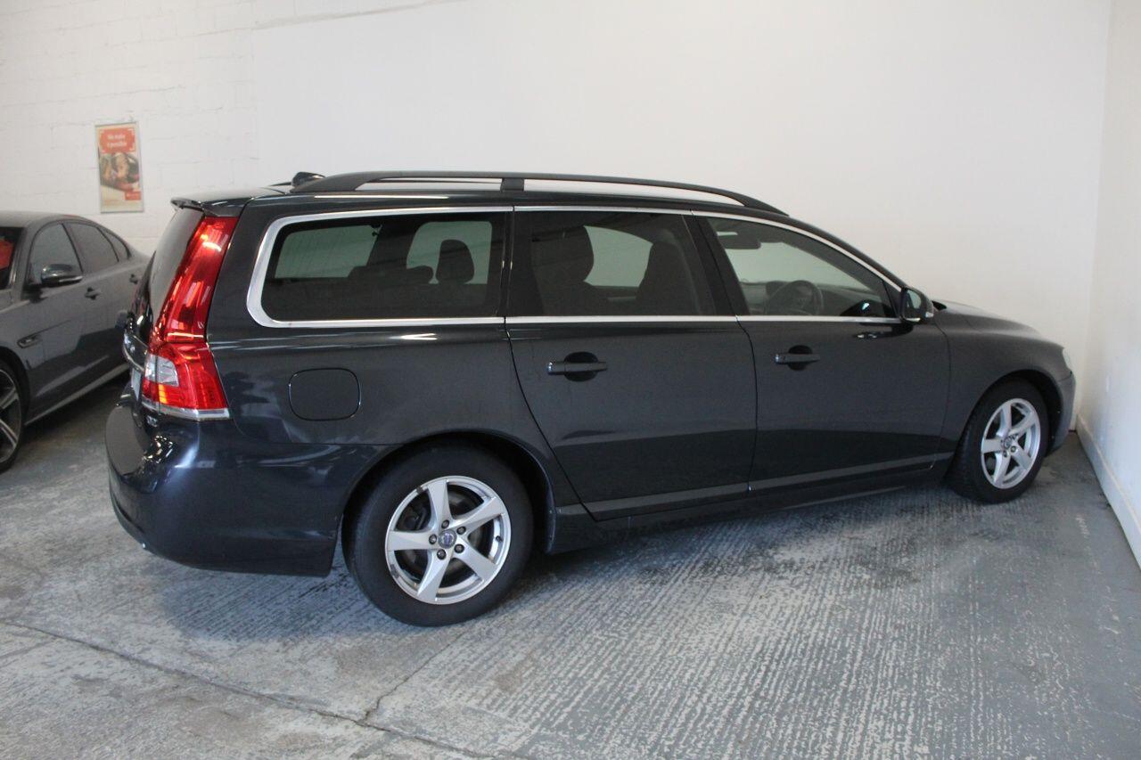 Volvo V70 view 11