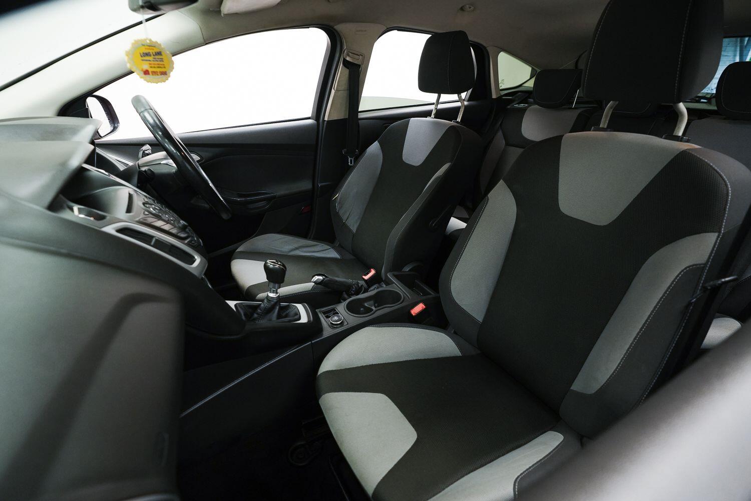 Ford Focus view 28