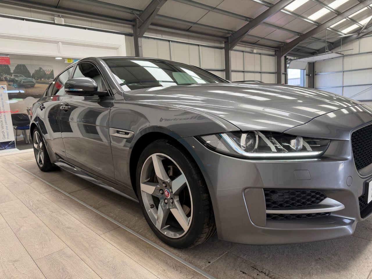 Jaguar Xe view 4