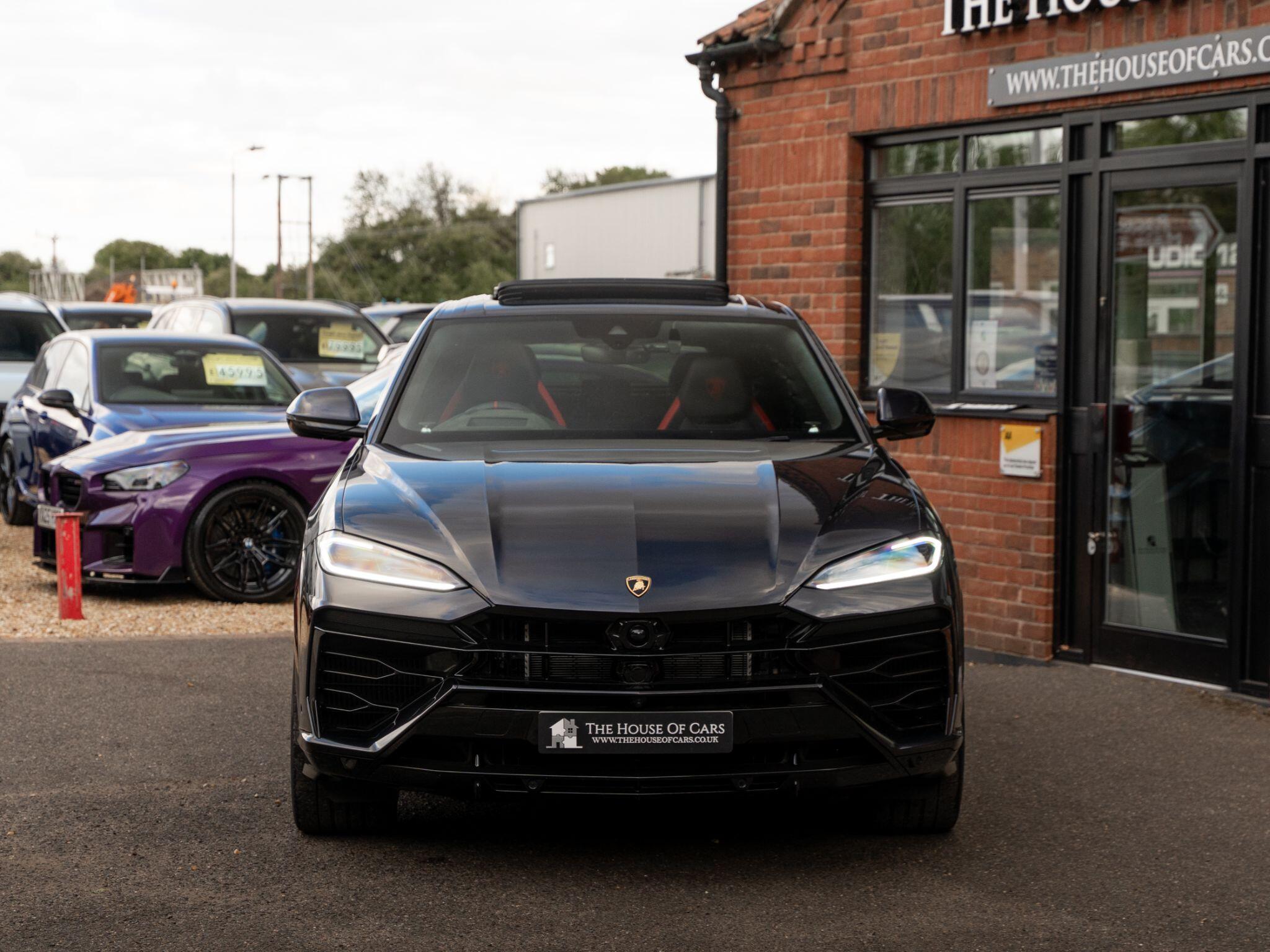 Lamborghini Urus view 7