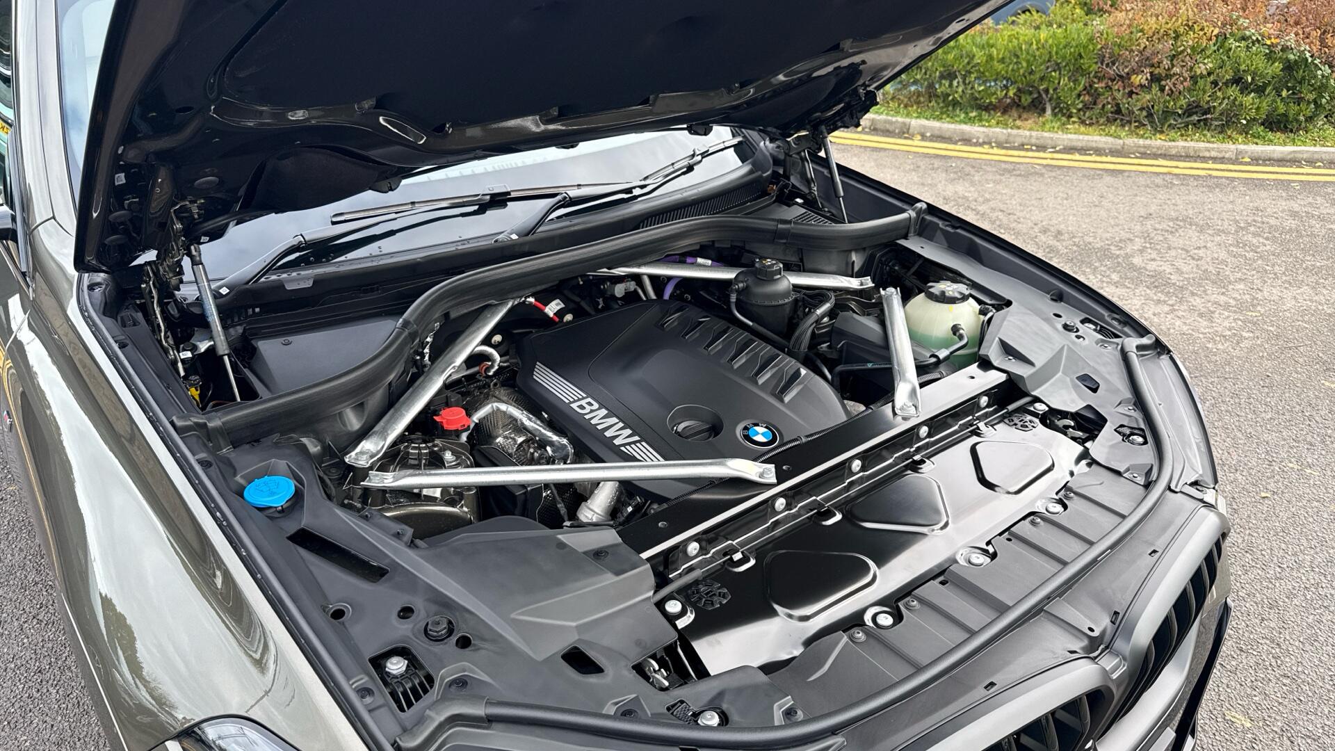 BMW X6 view 57