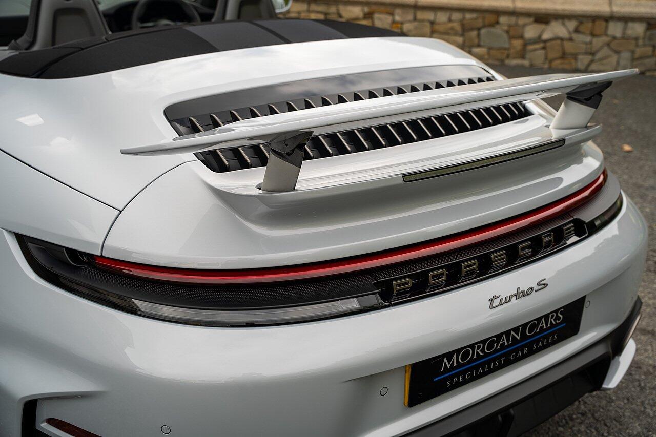 Porsche 911 view 19