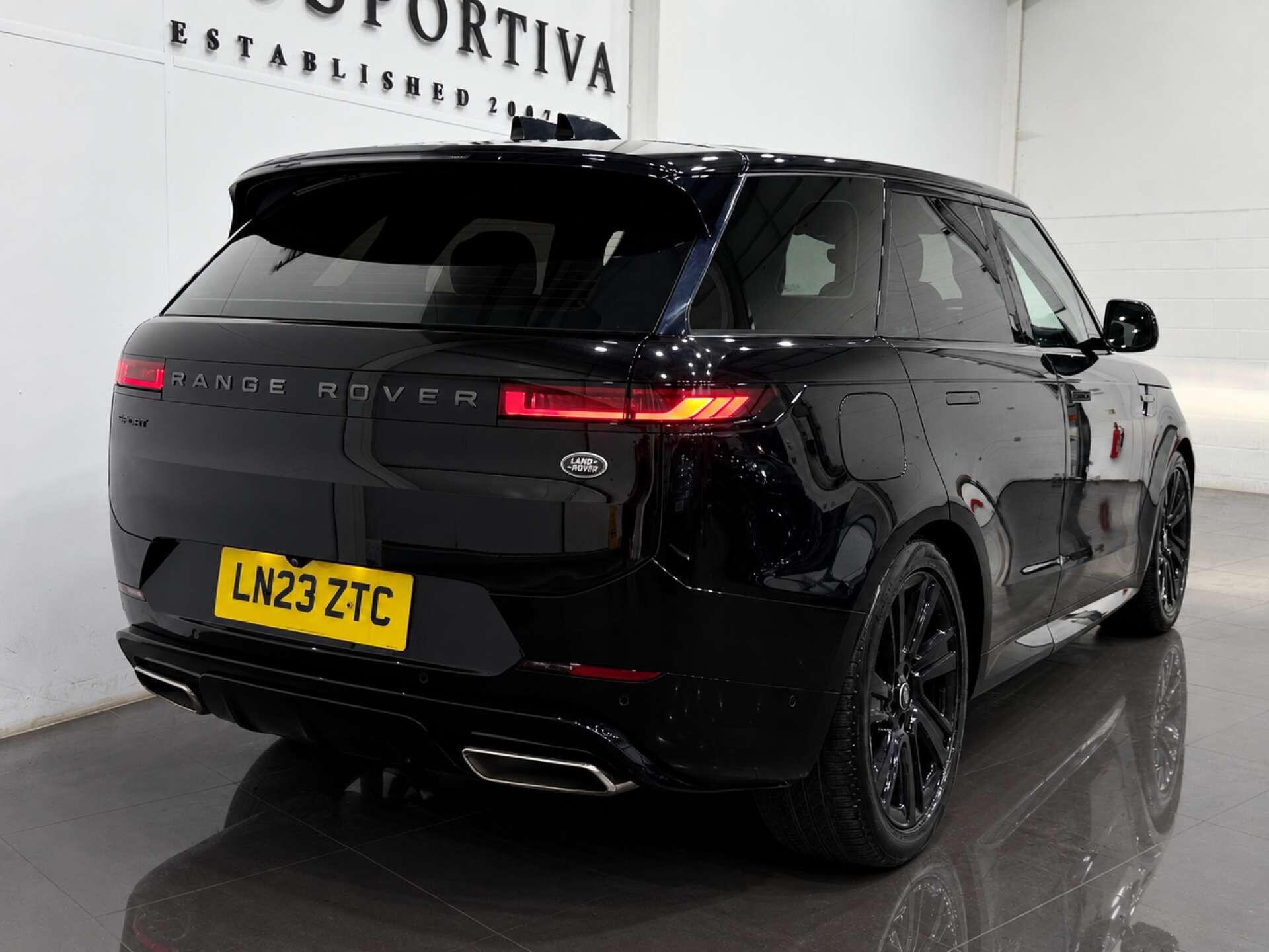 Land Rover Range Rover Sport view 4