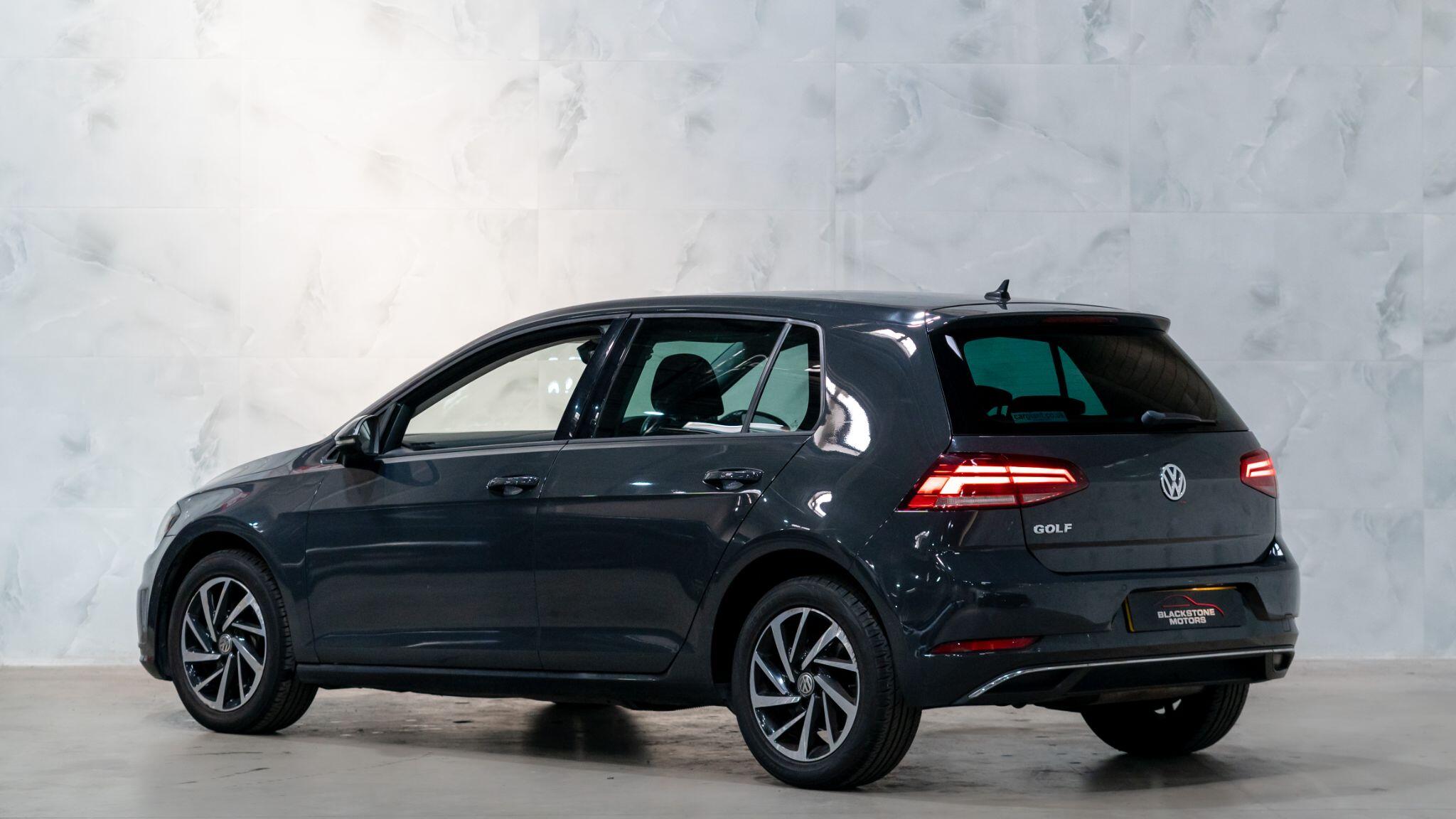 Volkswagen Golf view 5