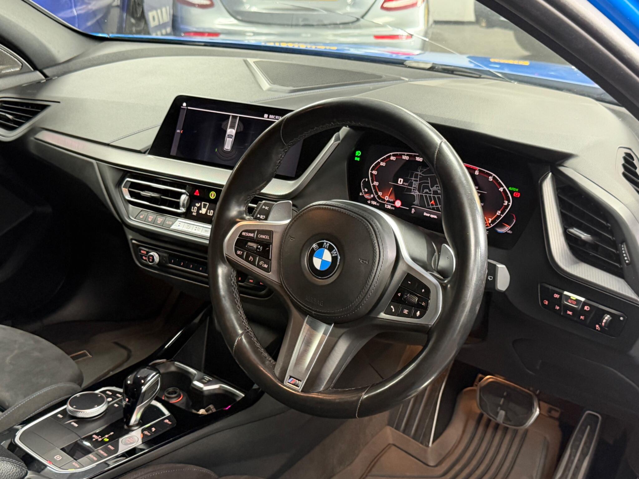 BMW 1 Series view 25