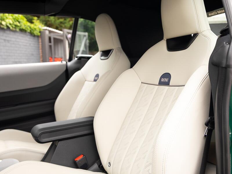 MINI Convertible view 6
