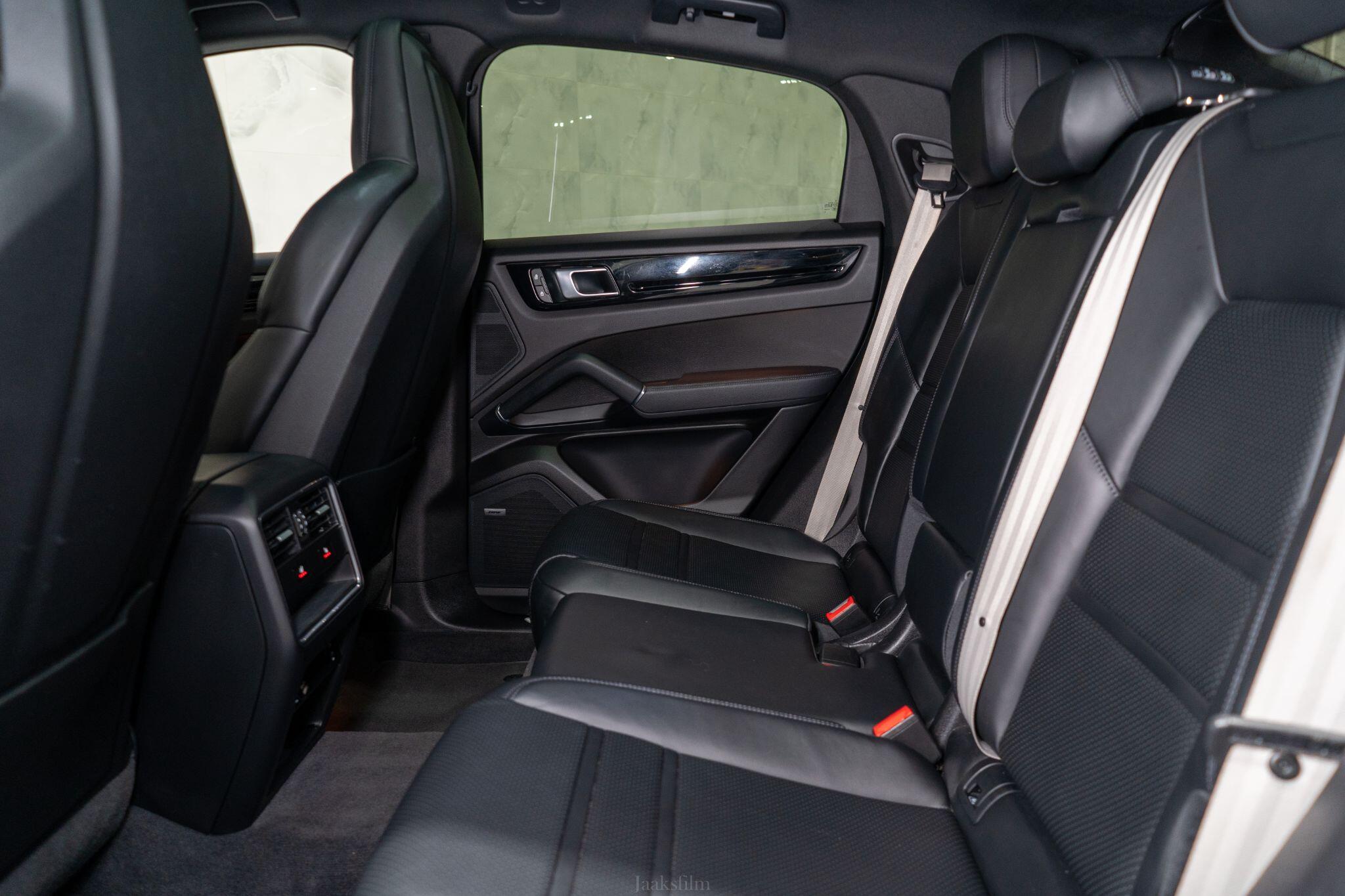 Porsche Cayenne view 17