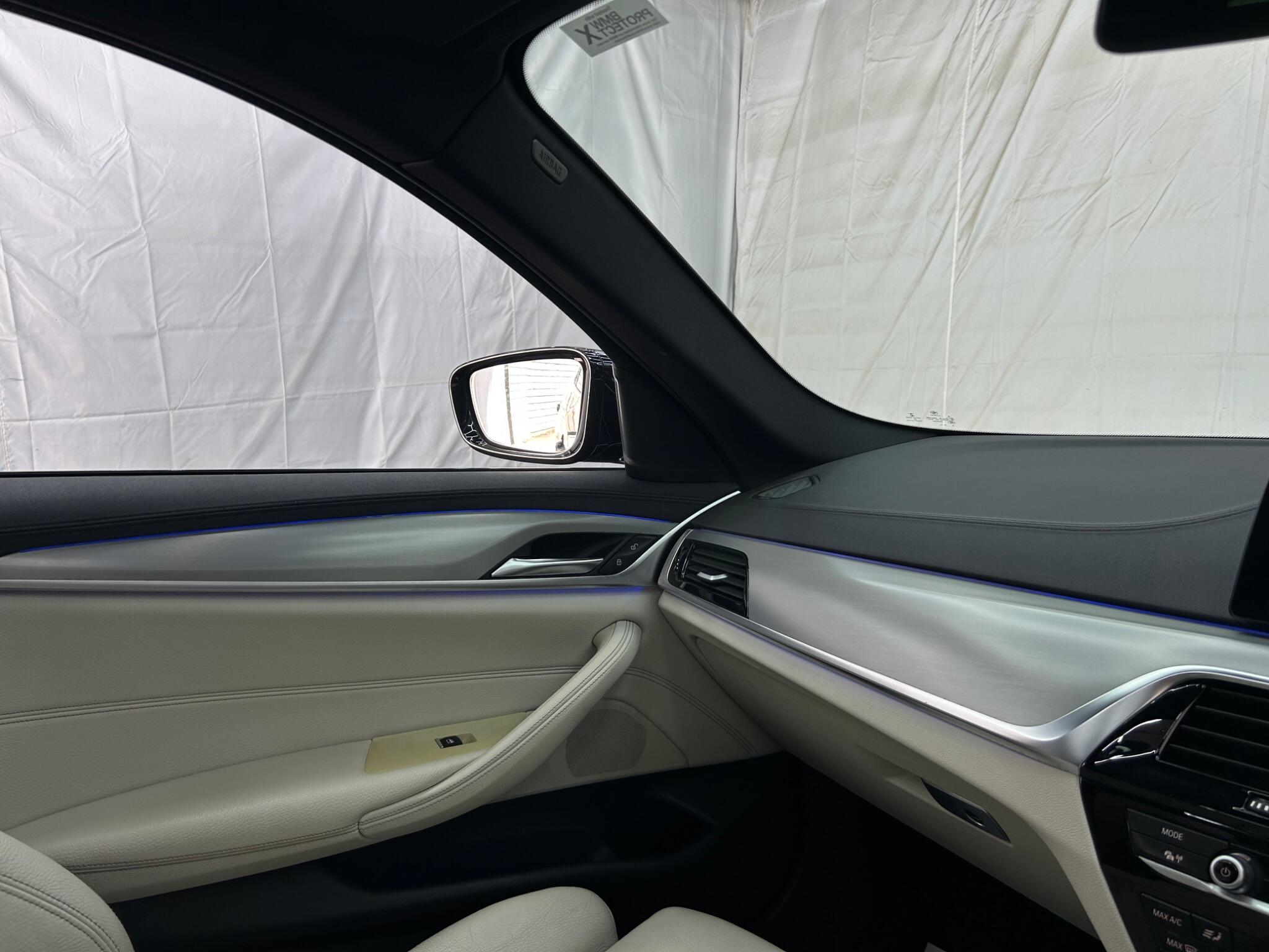 BMW 5 Series view 9