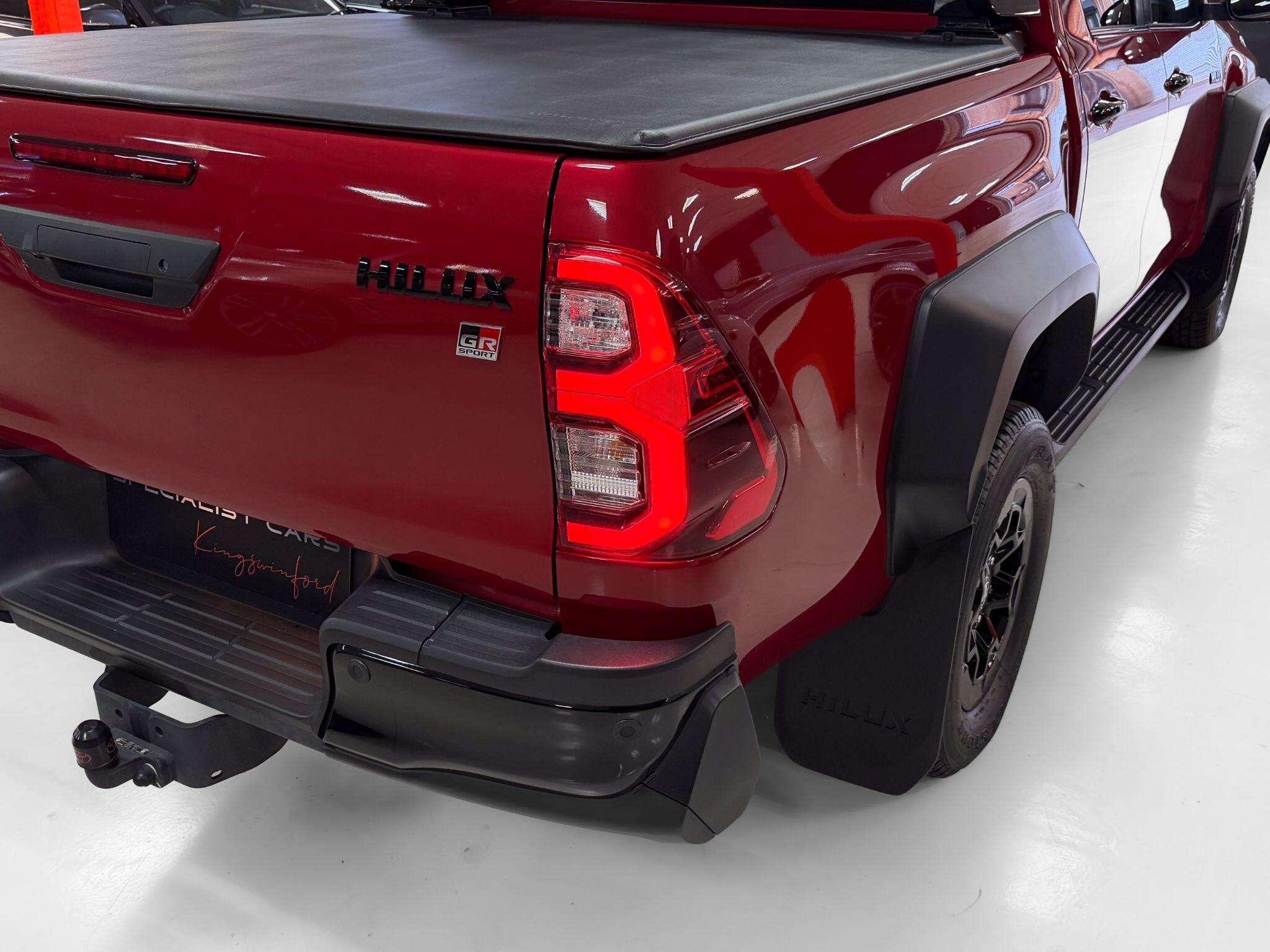 Toyota Hilux view 25