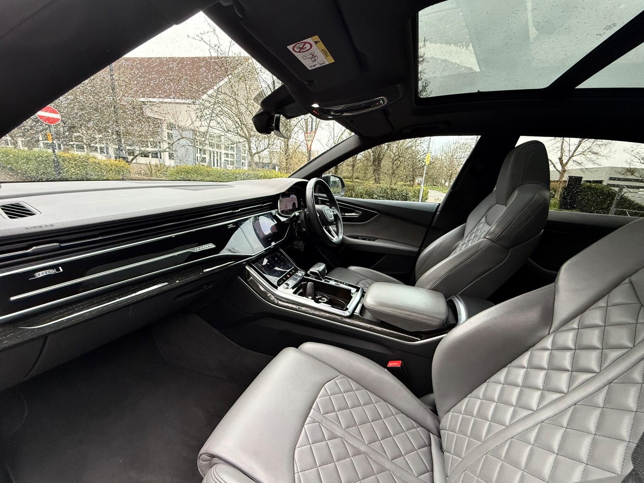 Audi Q8 view 8
