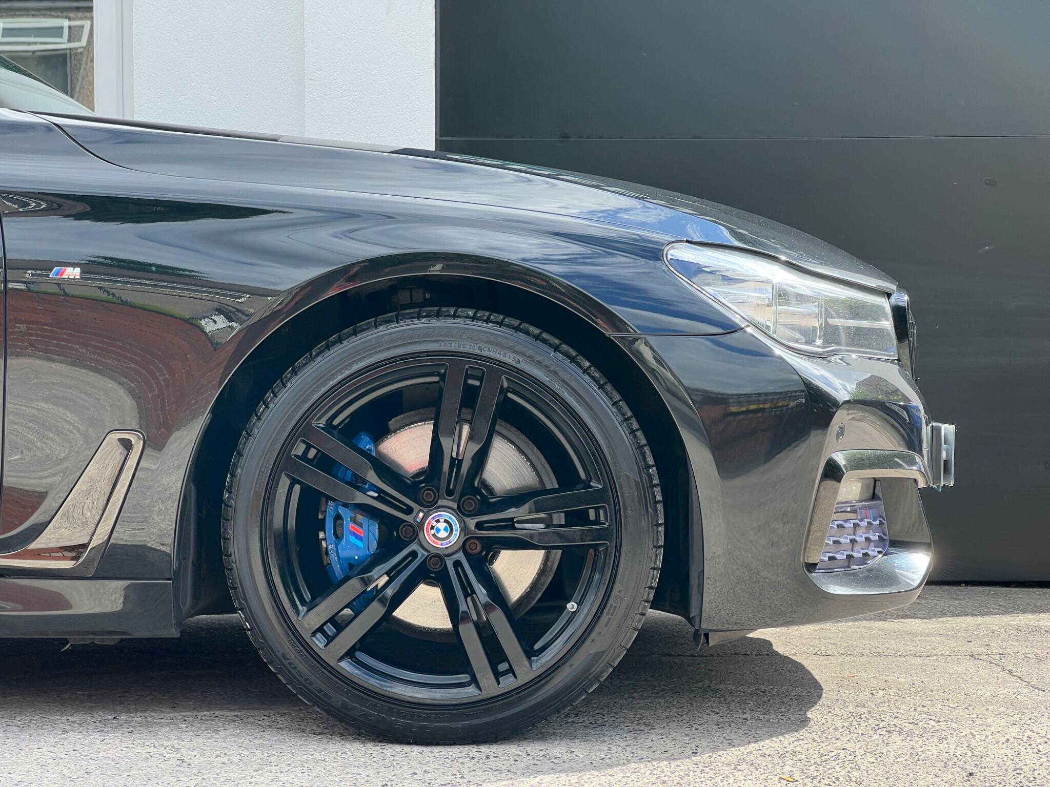 BMW 7 Series view 8