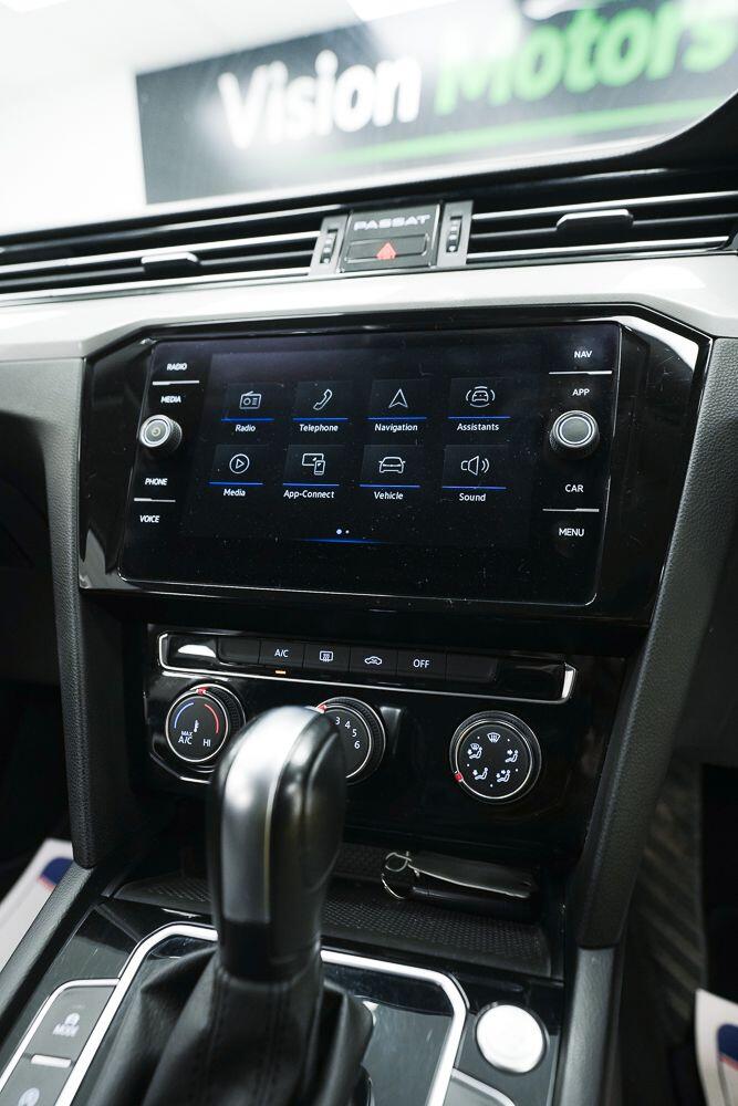 Volkswagen Passat view 18