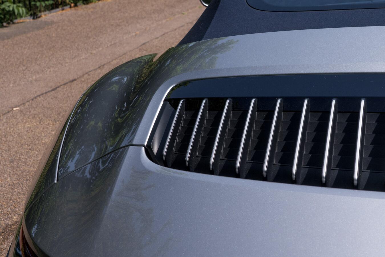 Porsche 911 view 21