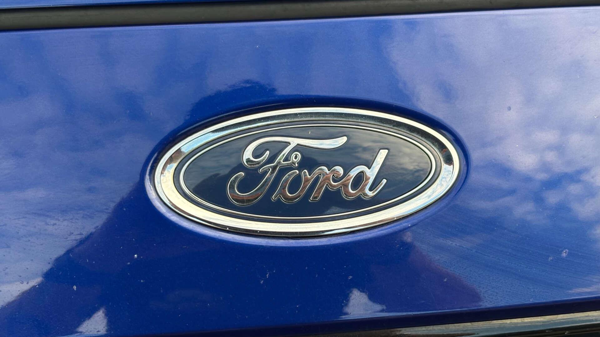 Ford Focus view 46