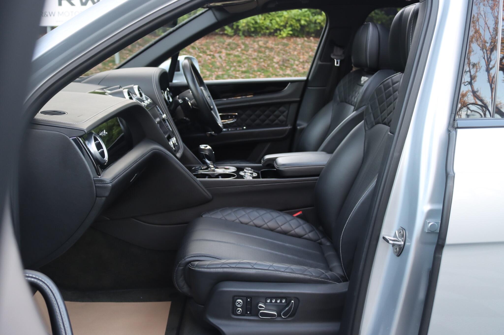 Bentley Bentayga view 3
