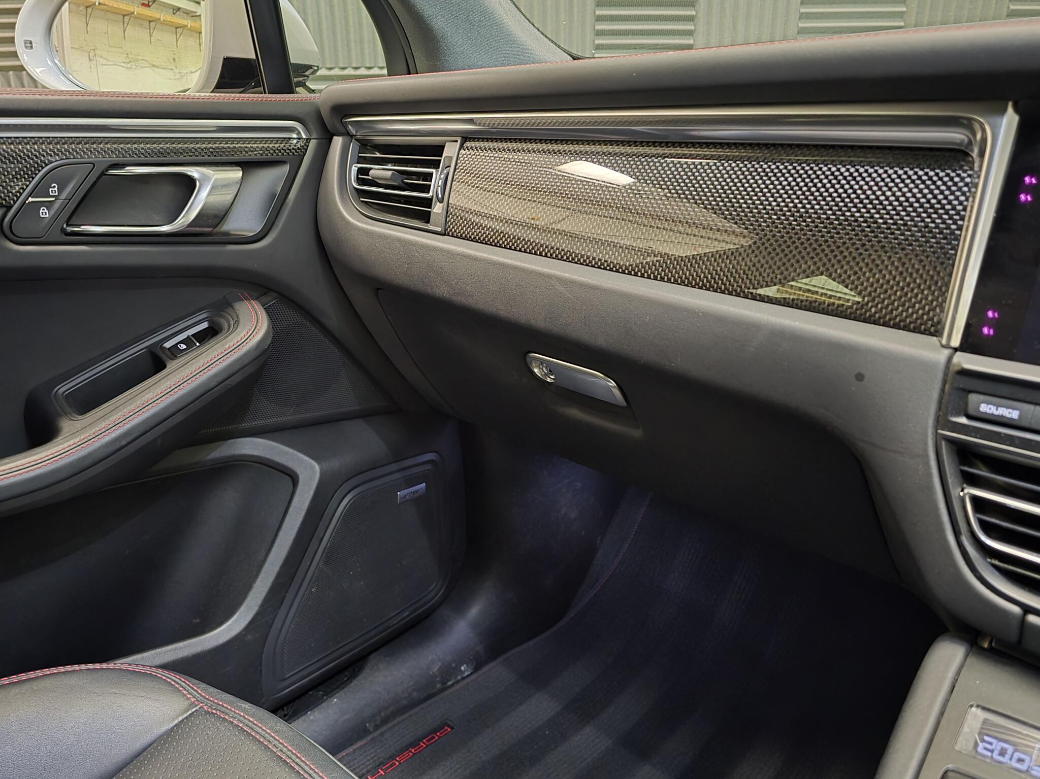 Porsche Macan view 18