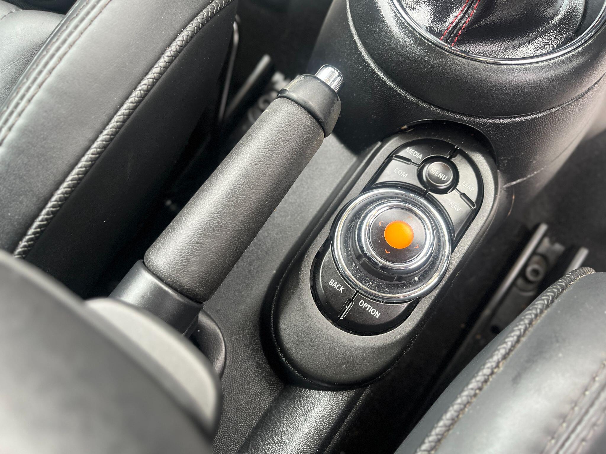 Mini Hatch view 32