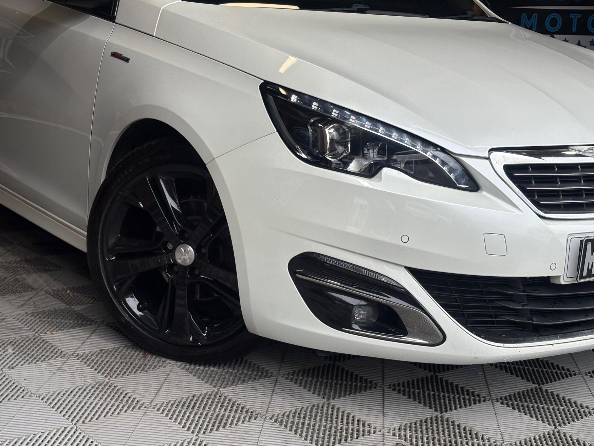 Peugeot 308 view 2