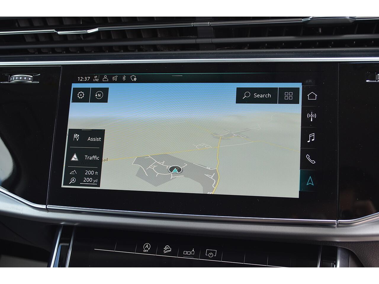 Audi Q7 view 16