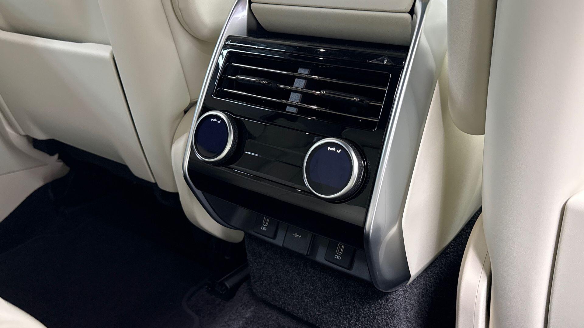Land Rover Range Rover view 18