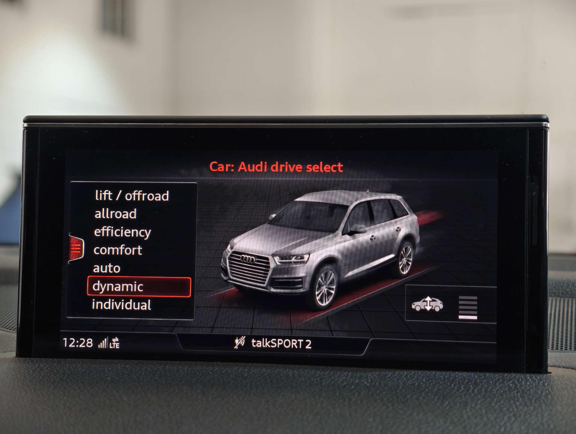 Audi SQ7 view 75