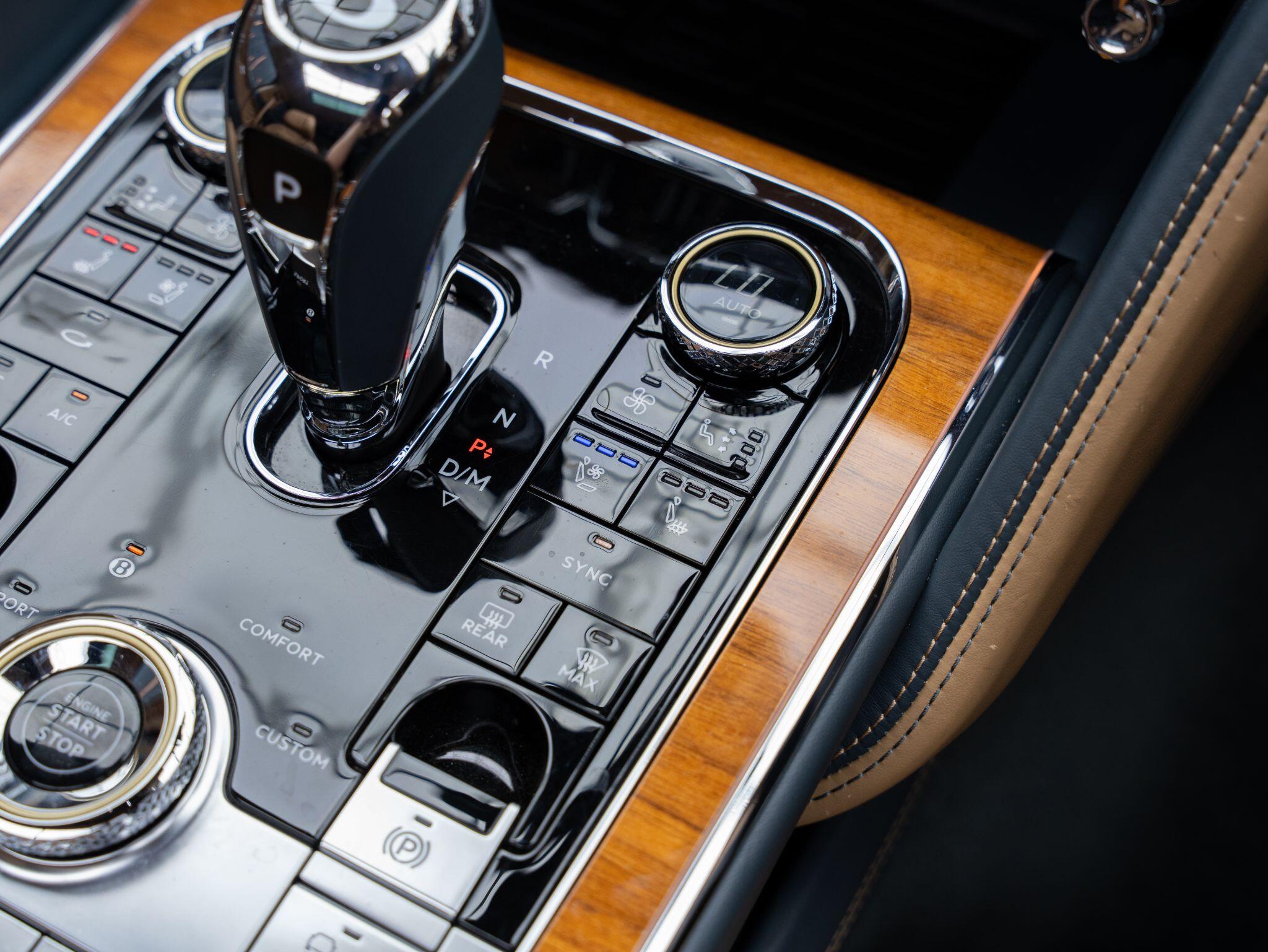 Bentley Flying Spur view 35