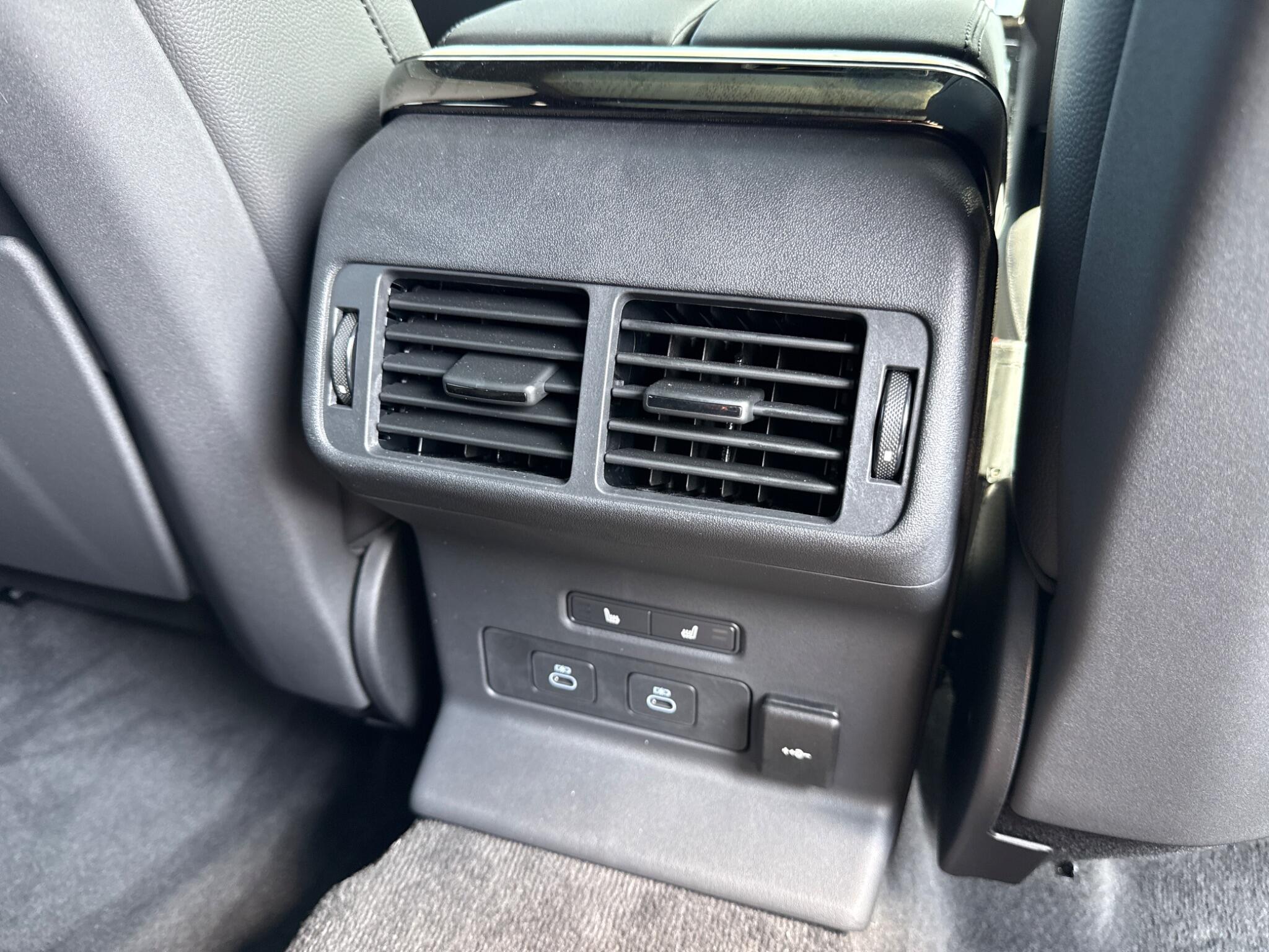 Land Rover Range Rover Velar view 28