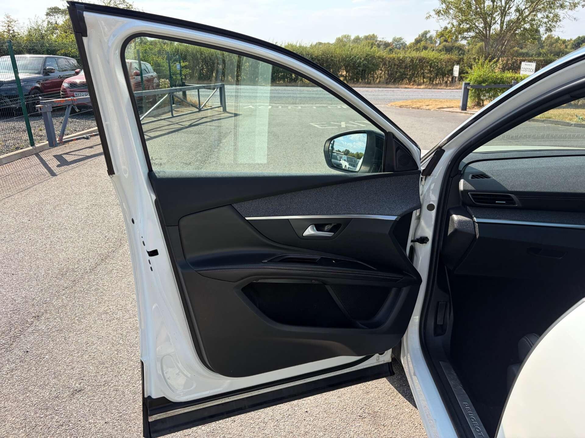 Peugeot 5008 view 14