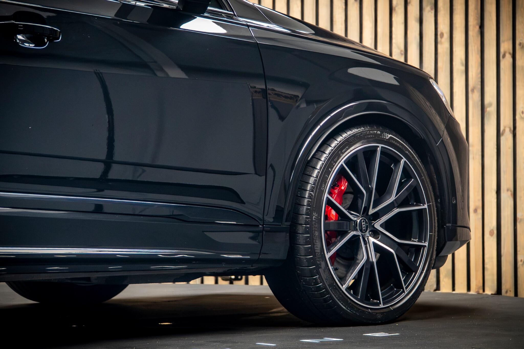 Audi SQ7 view 15