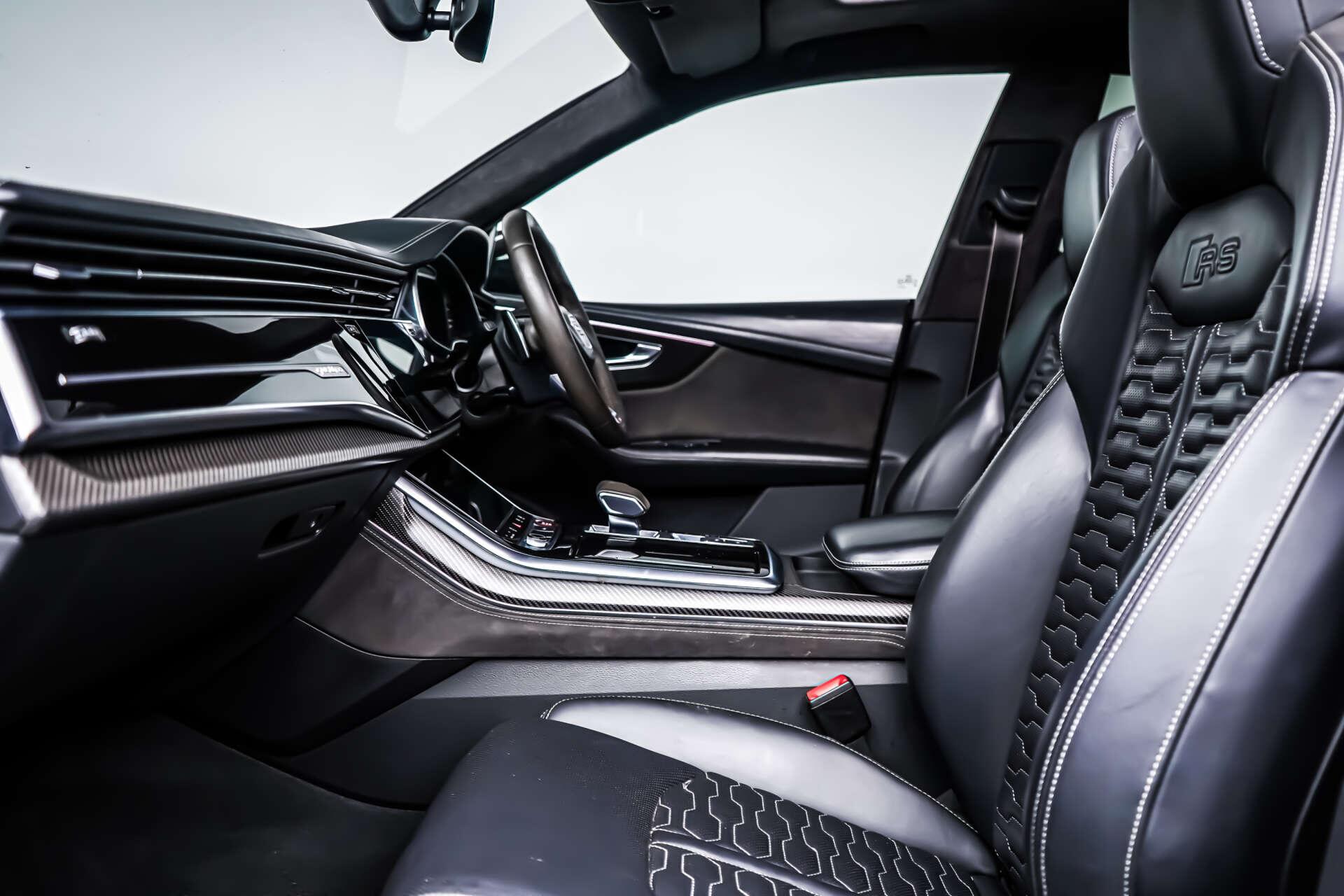 Audi RS Q8 view 6