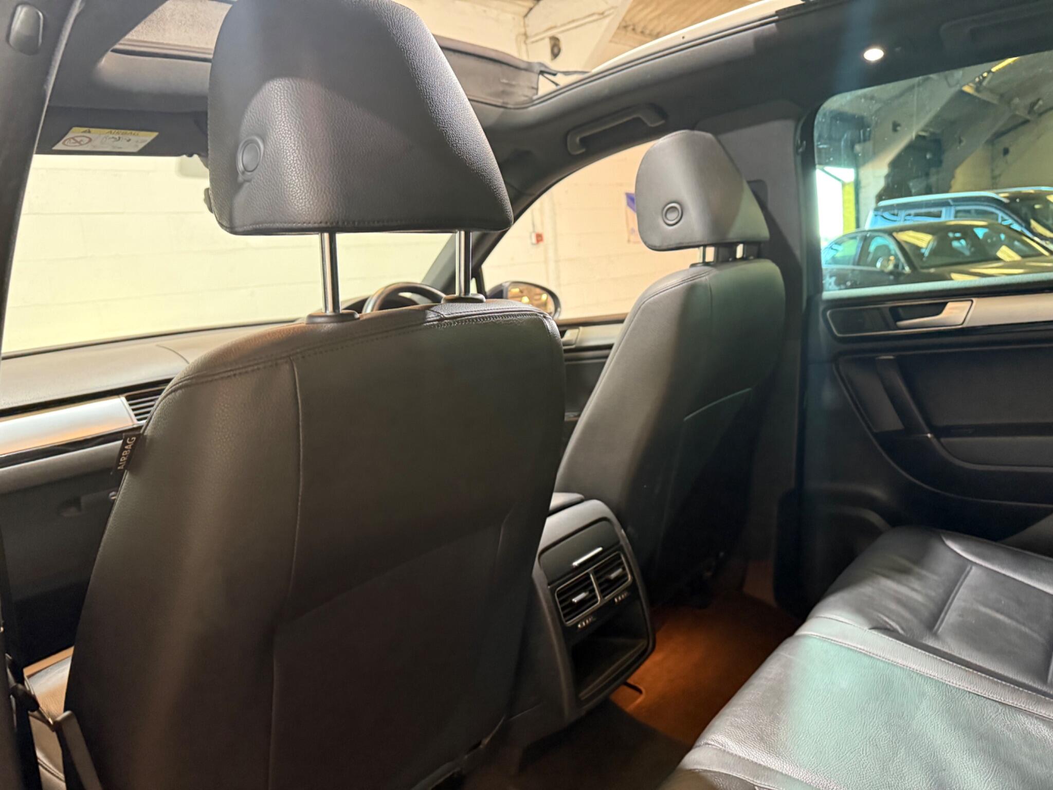 Volkswagen Touareg view 42
