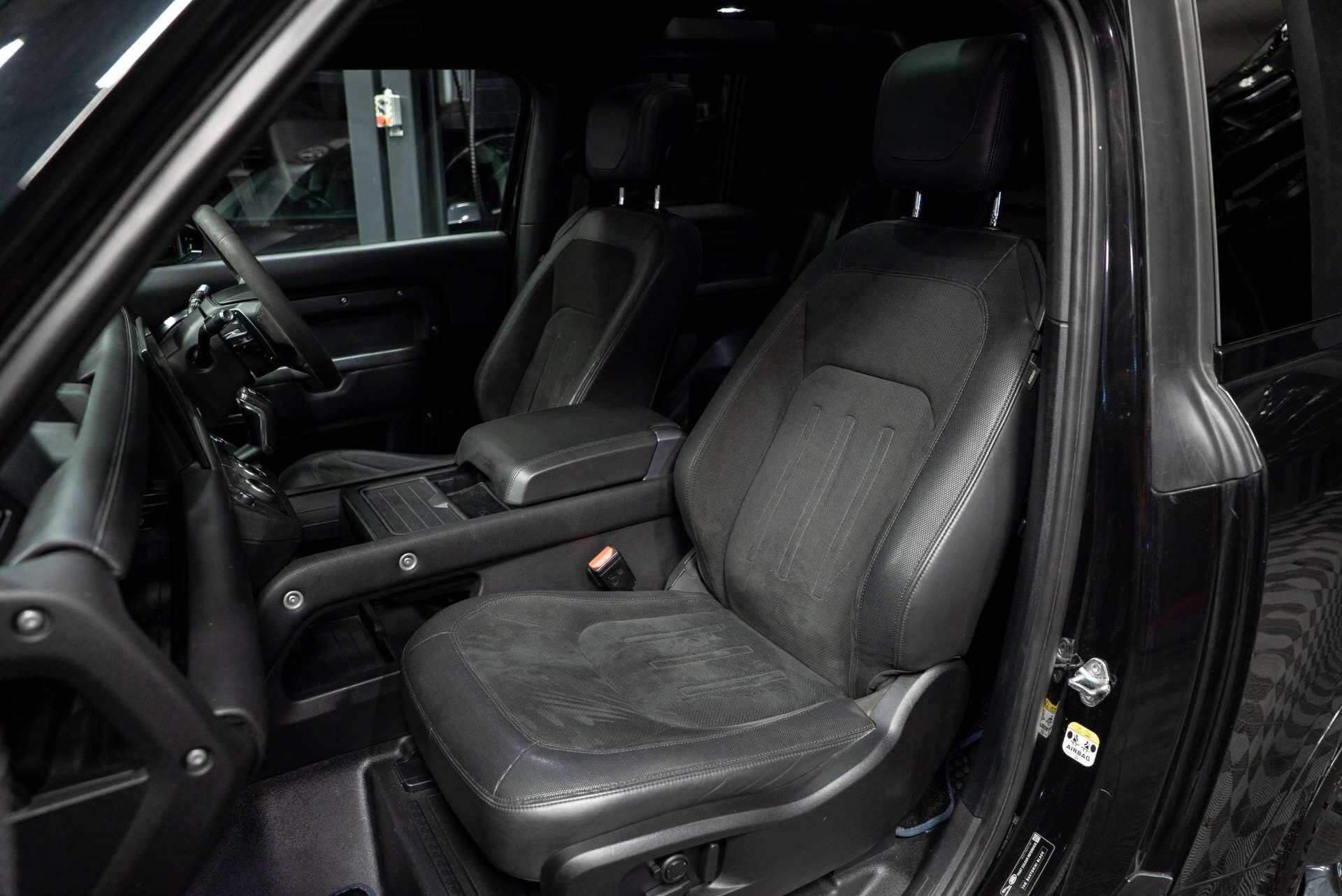 Land Rover Defender 90 view 3