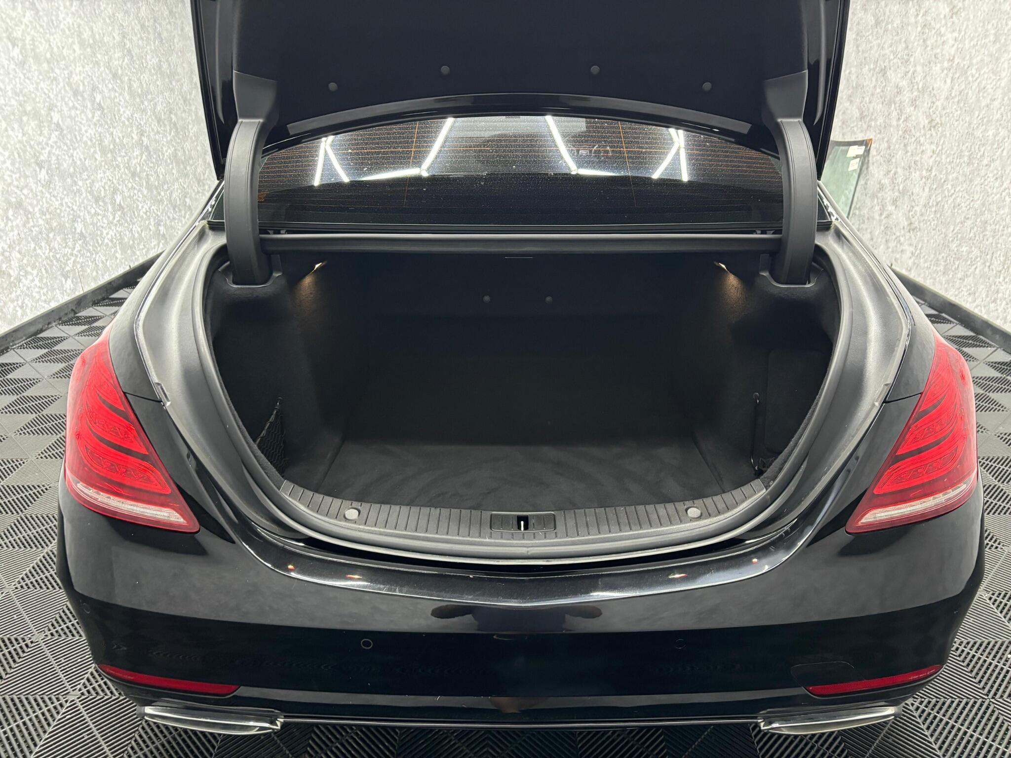 Mercedes-Benz S Class view 47