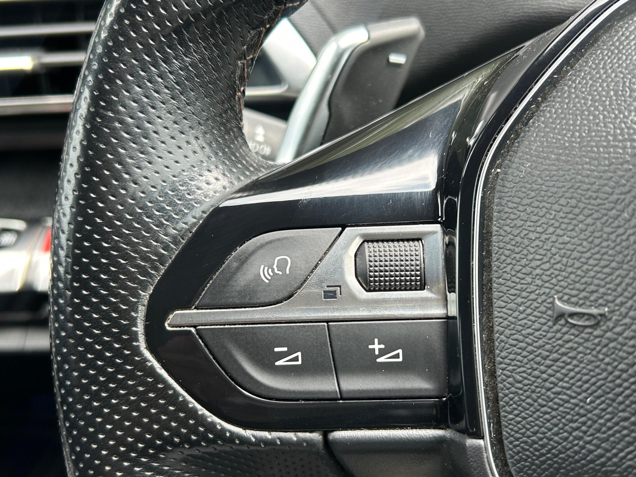 Peugeot 5008 view 34