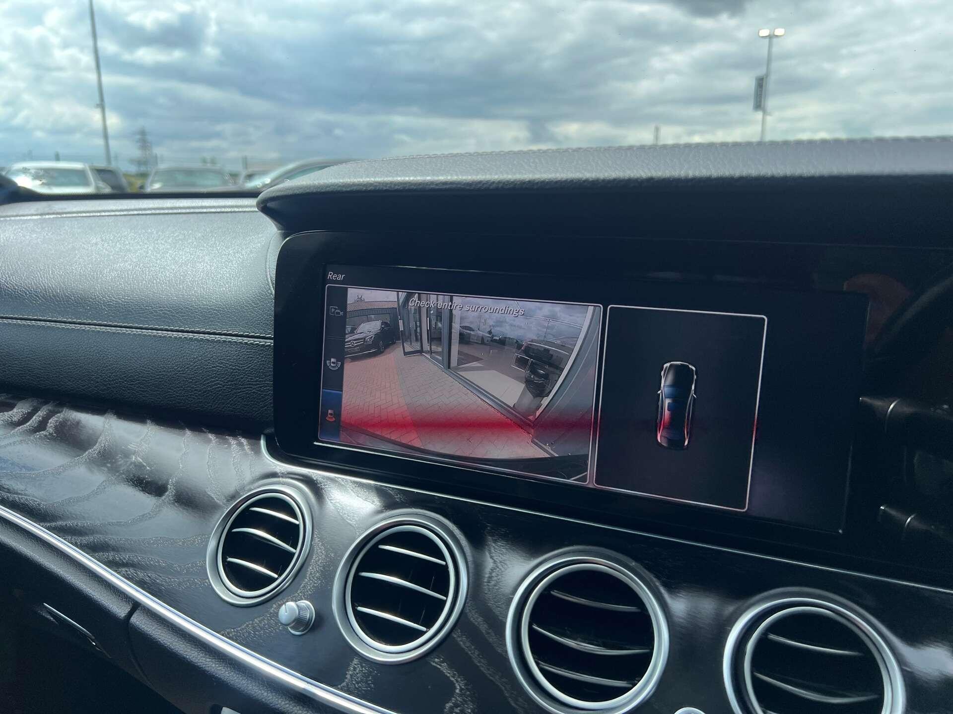 Mercedes-Benz E-Class view 35