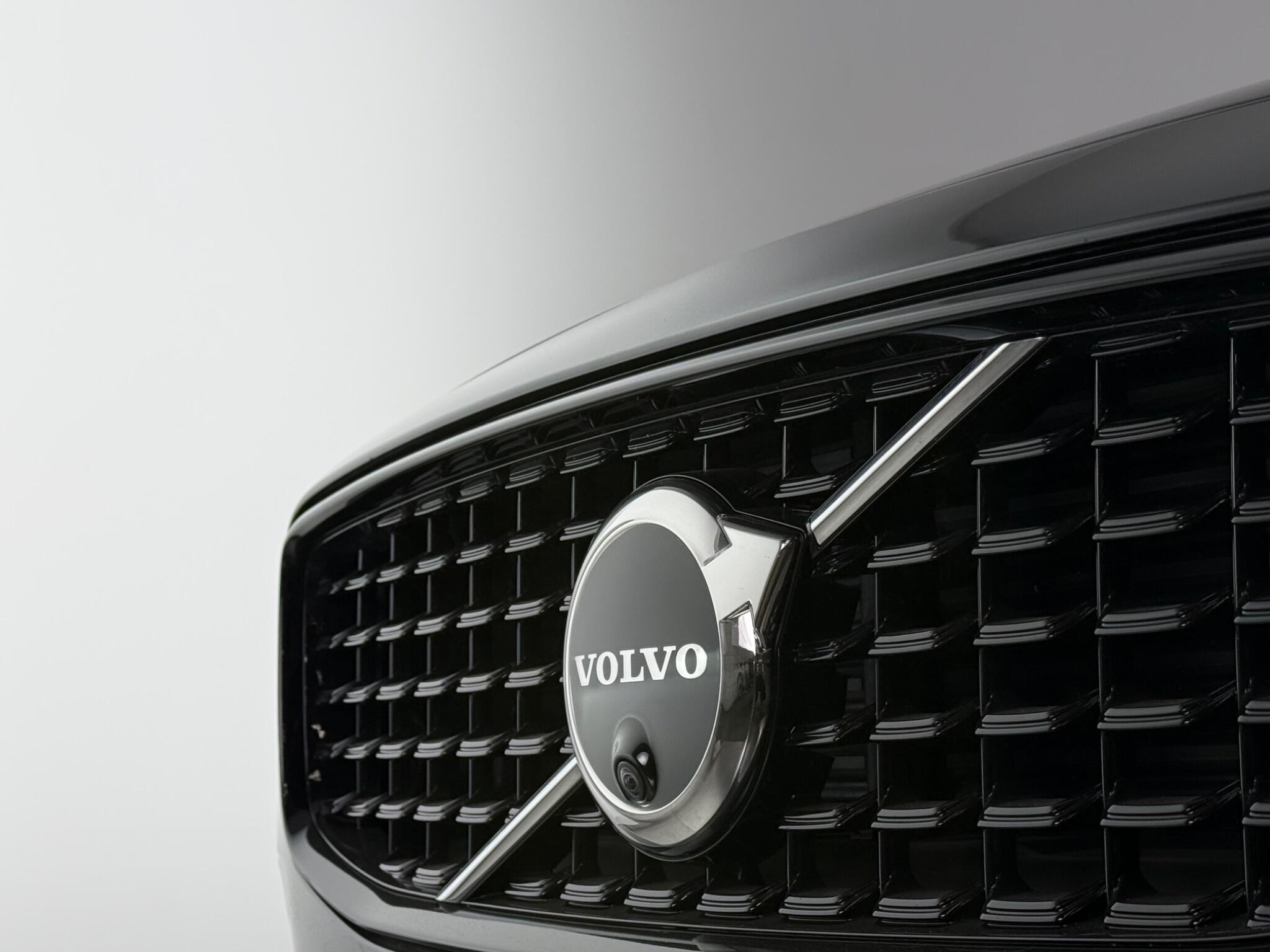 Volvo S90 view 9