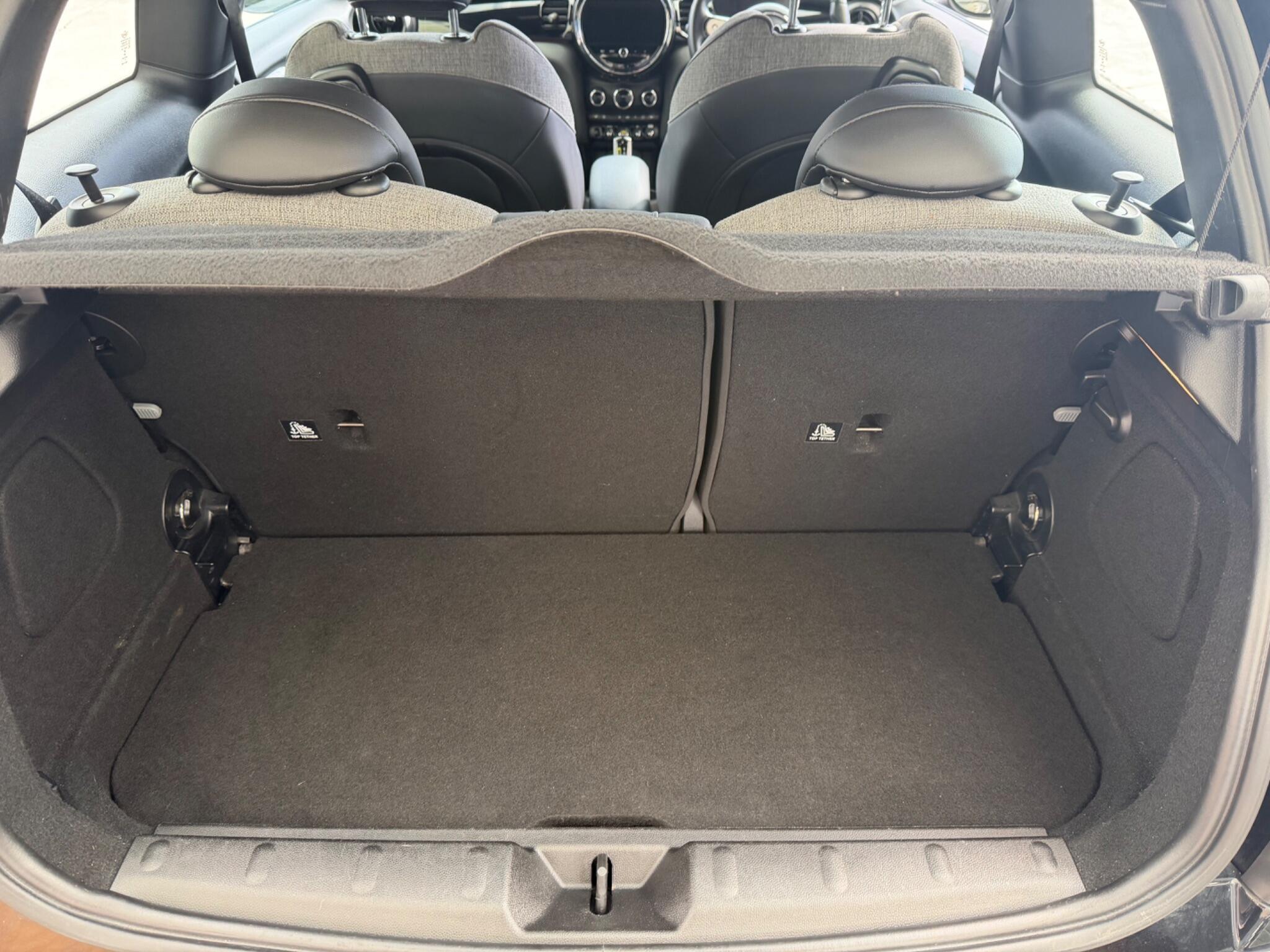 Mini Hatch view 19