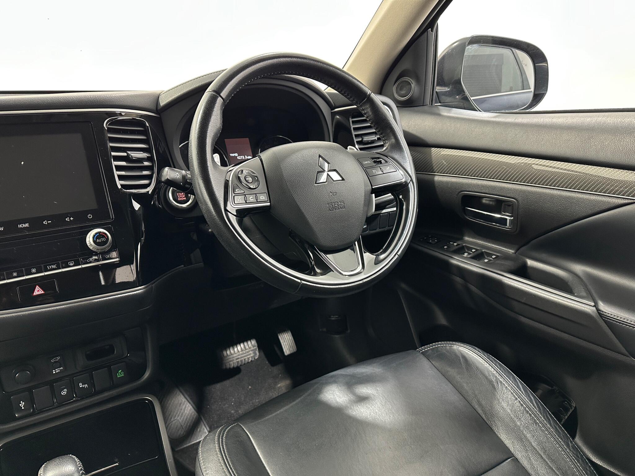 Mitsubishi Outlander view 12