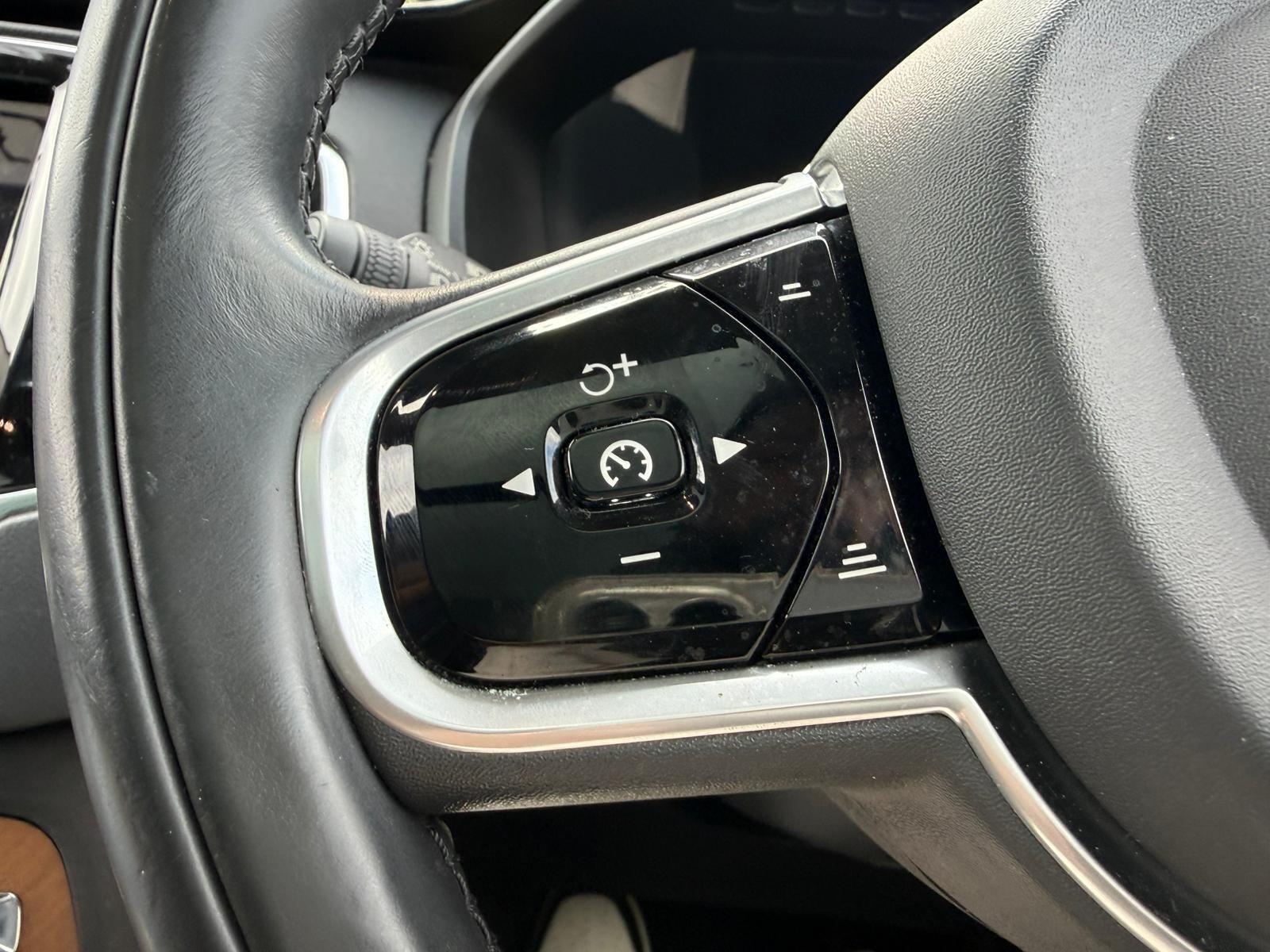 Volvo XC90 view 19