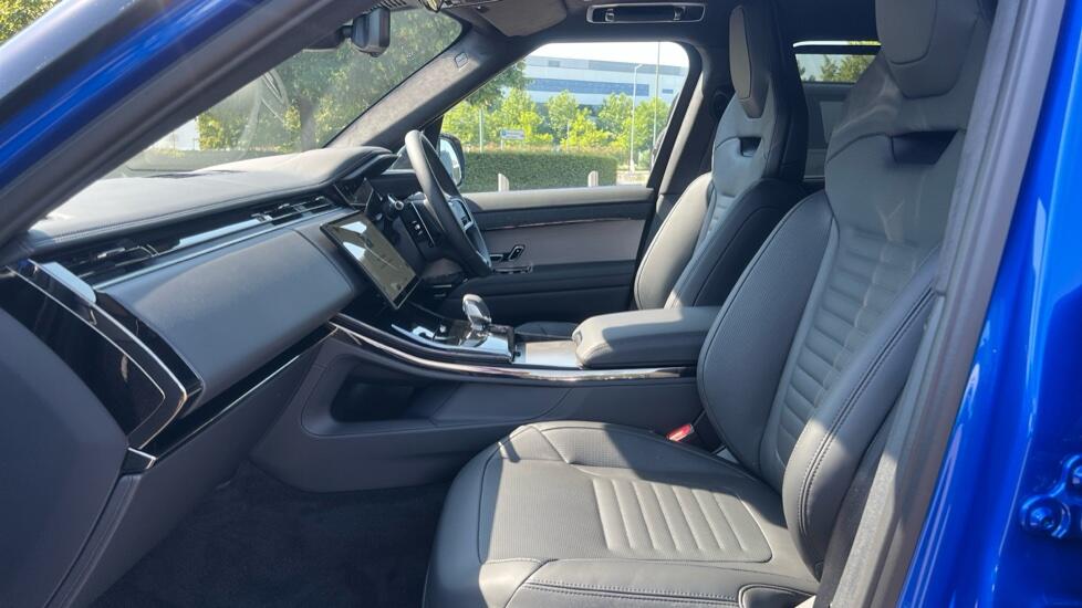 Land Rover Range Rover Sport view 3