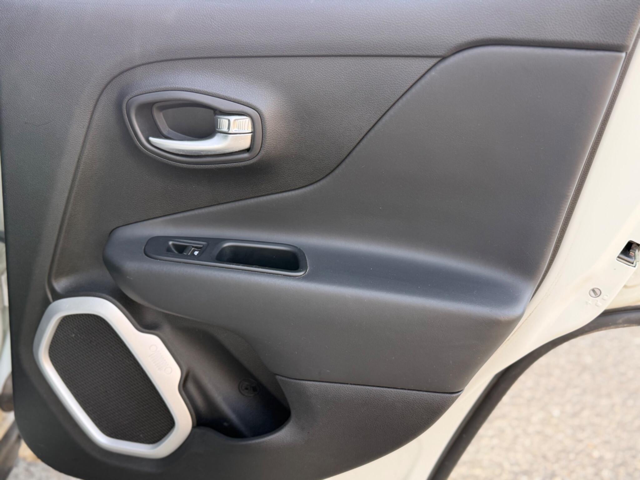 Jeep Renegade view 24