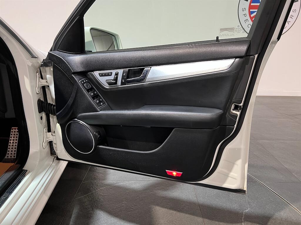 Mercedes-Benz C-Class view 19