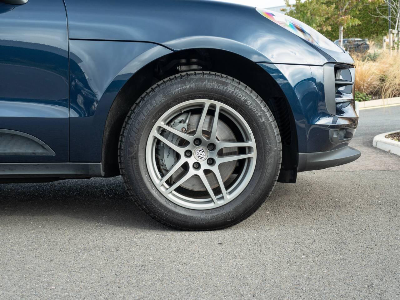 Porsche Macan view 15