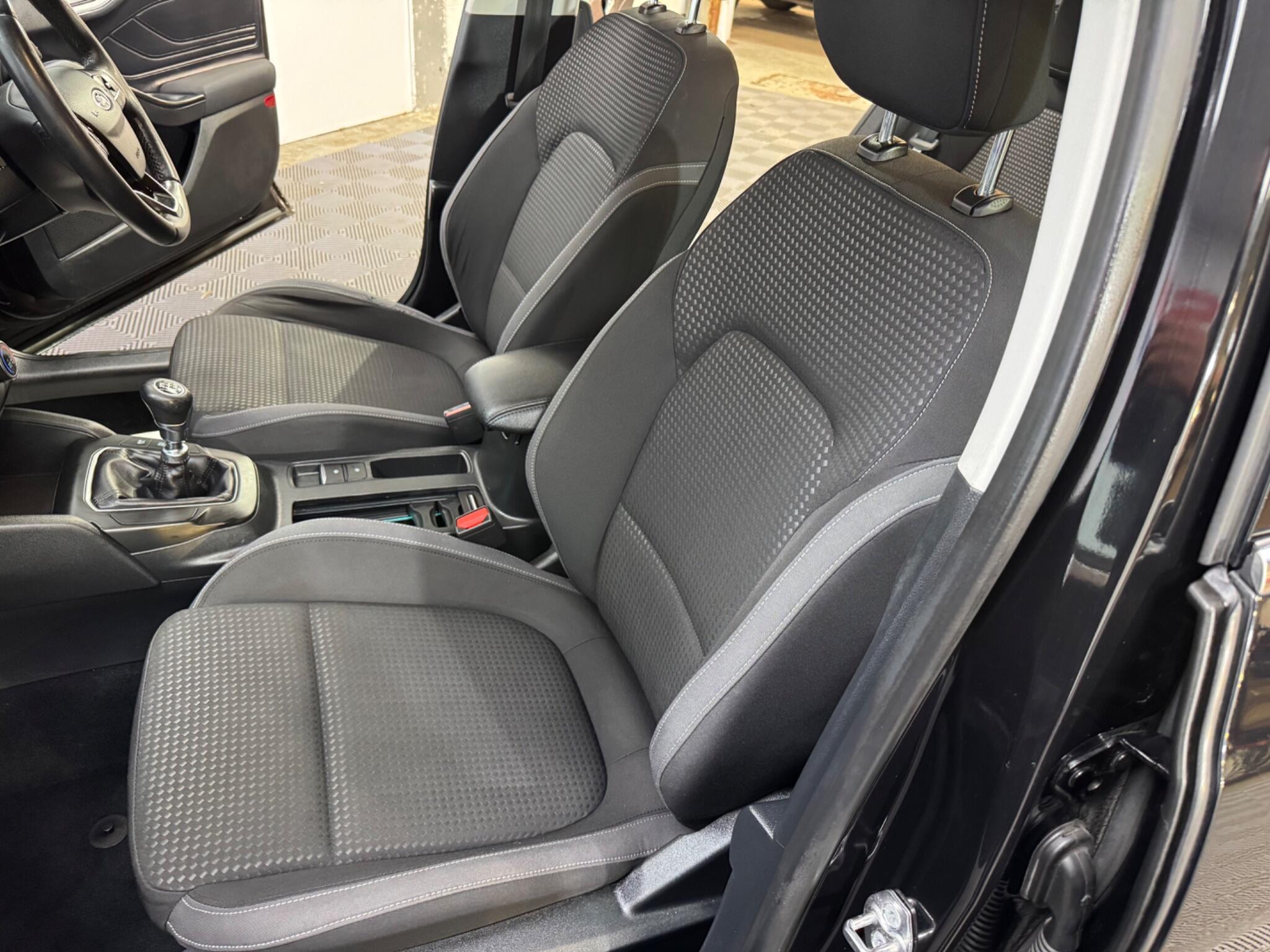 Ford Focus view 45
