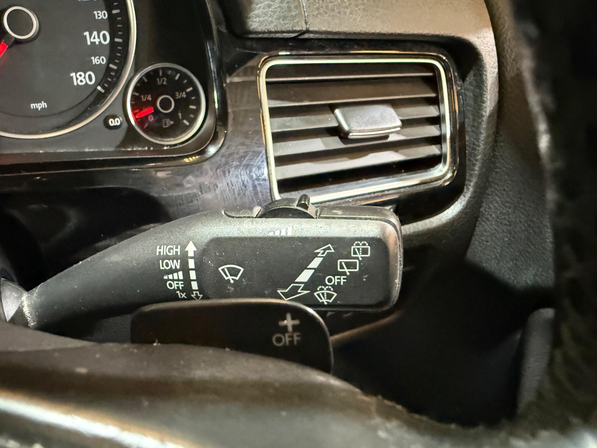Volkswagen Touareg view 26