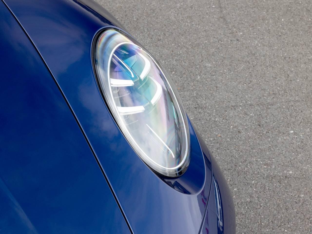 Porsche 911 view 26