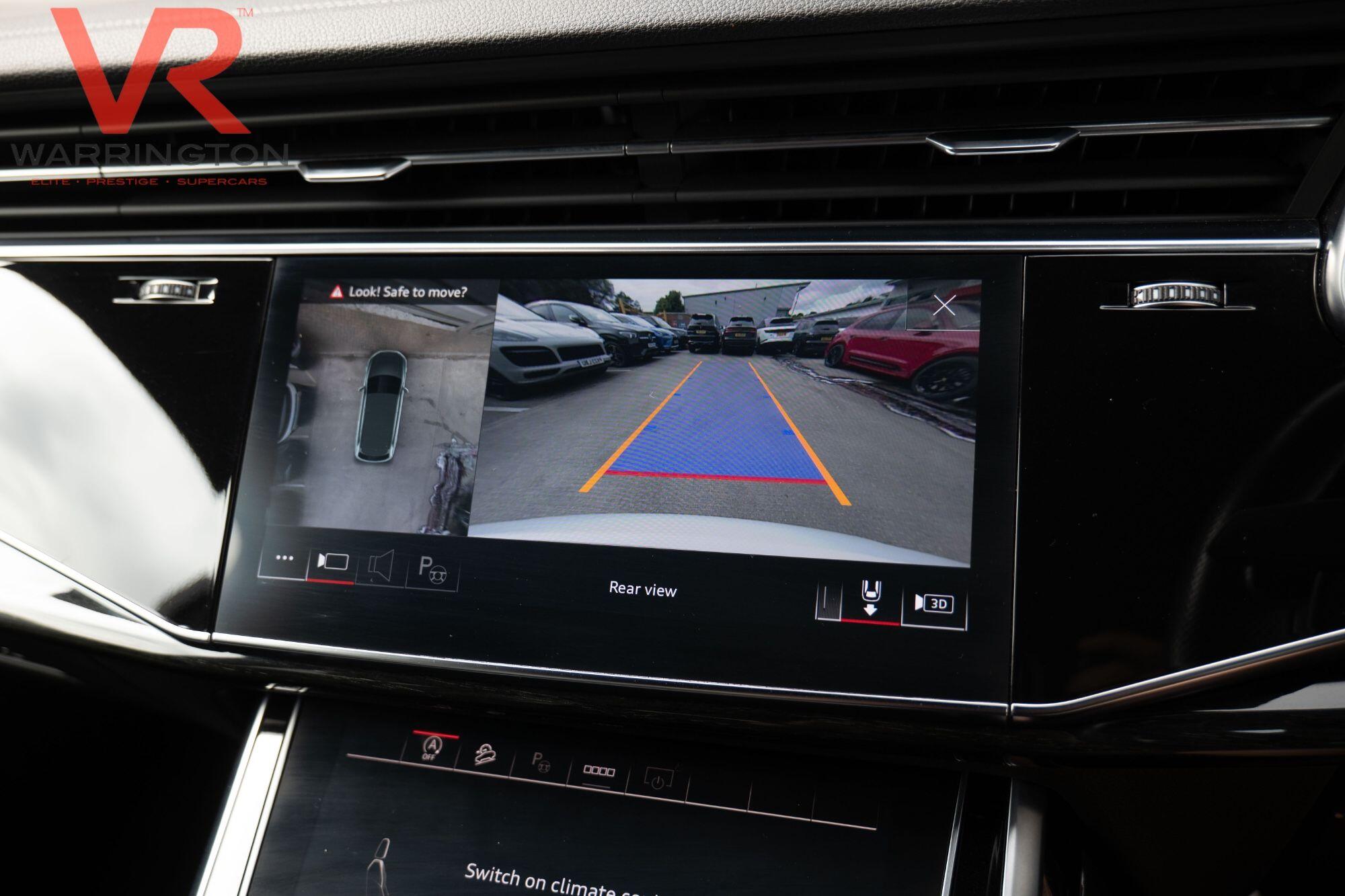 Audi Q7 view 29