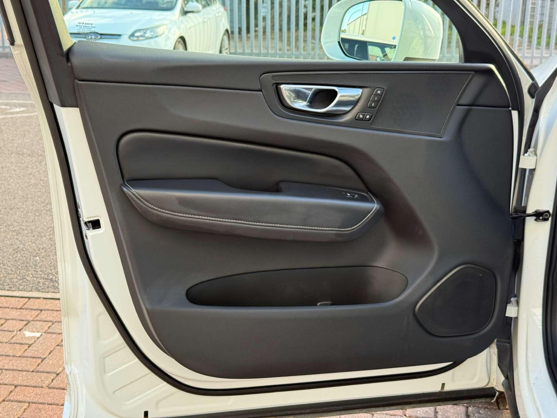 Volvo XC60 view 27
