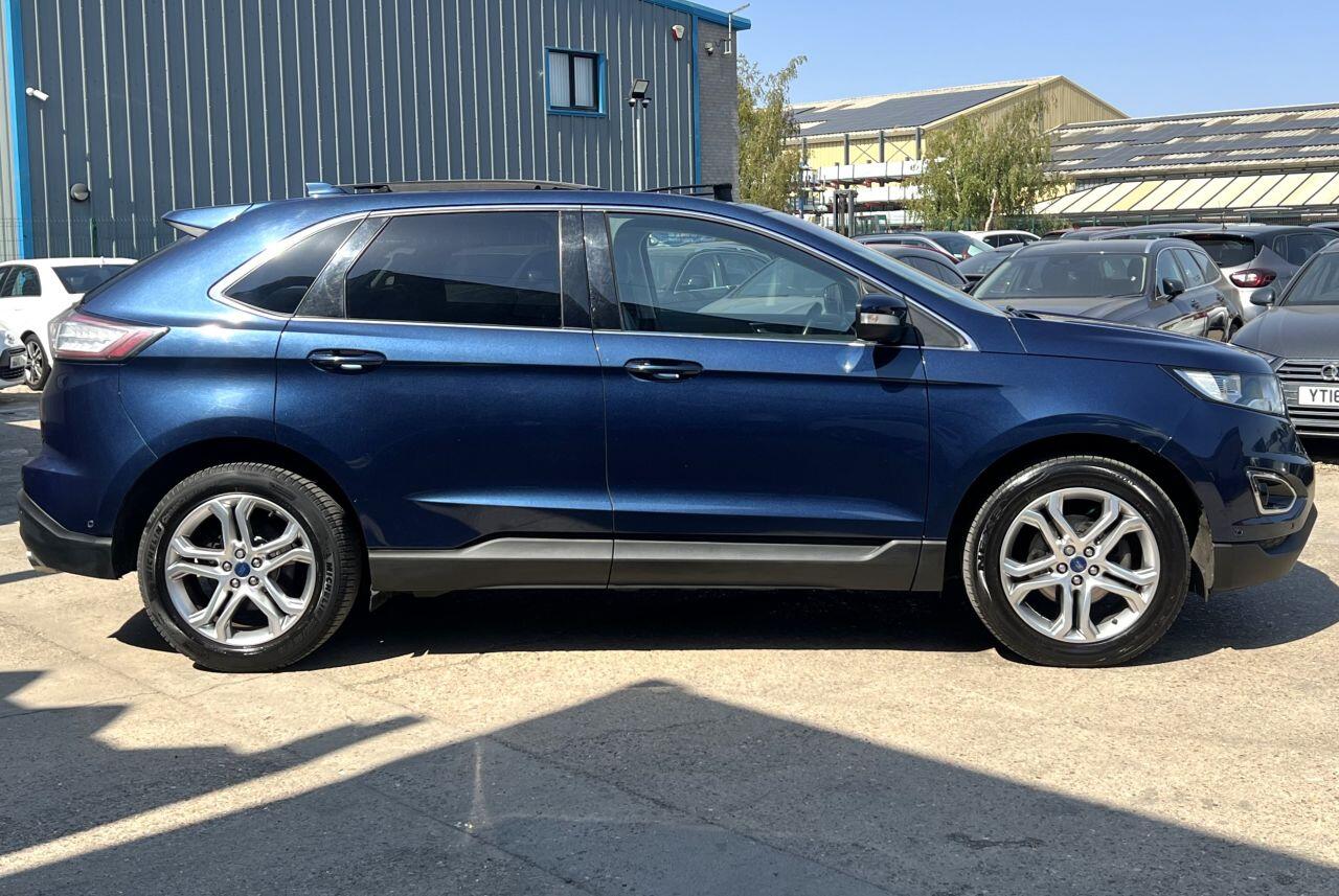 Ford Edge view 8