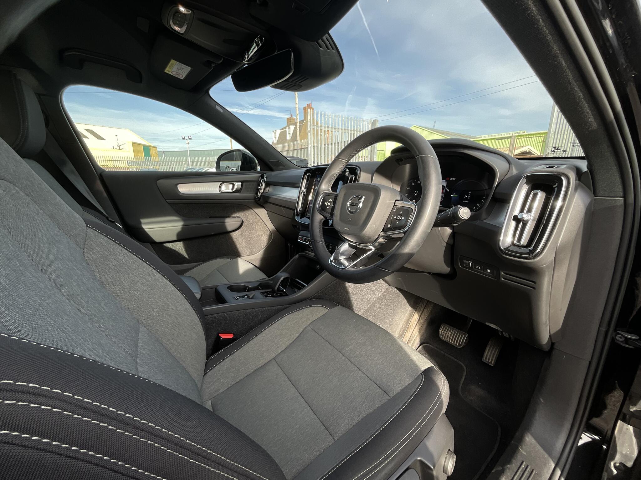 Volvo XC40 view 8